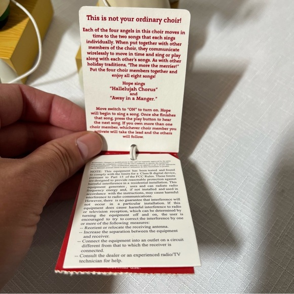 Hallmark Wireless Children's Angel Choir figurines, collectible.2012 - Picture 9 of 9